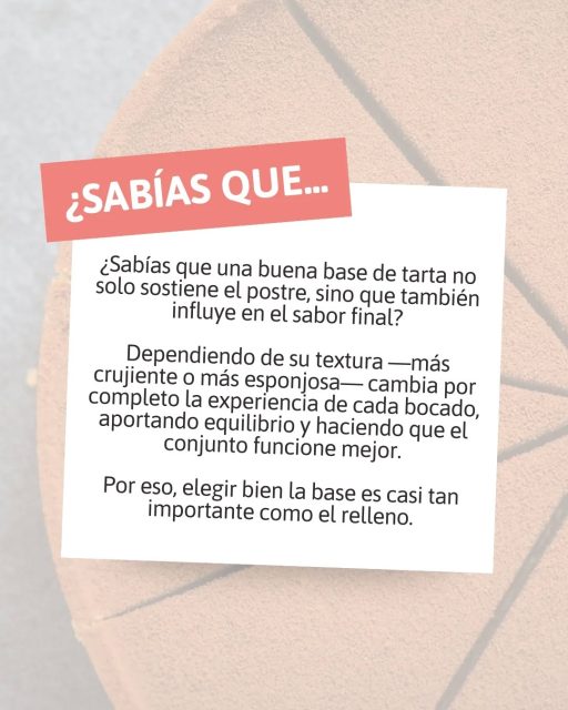 Una buena base no es solo una pieza más. 🧩Además de hacer el proceso de elaboración mucho más fácil, aporta una textura con acabado profesional. ¿Resultado? Tu postre consigue ofrecer mejores sensaciones... y mejor sabor. ❤️Una buena base hace que todo encaje mejor.#labasedelapasteleria #basesdebizcocho #reposteria #pasteleriacreativa