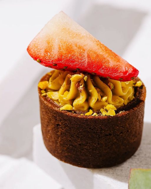 Pequeño por fuera, lleno de matices por dentro 🌰Tartaletas crujientes, fáciles de rellenar y perfectas para combinar sabores y texturas en un solo bocado.Un capricho ideal para las tardes y noches de primavera.🌸#labasedelapasteleria #tartaletas #bocadosdulces #reposteria