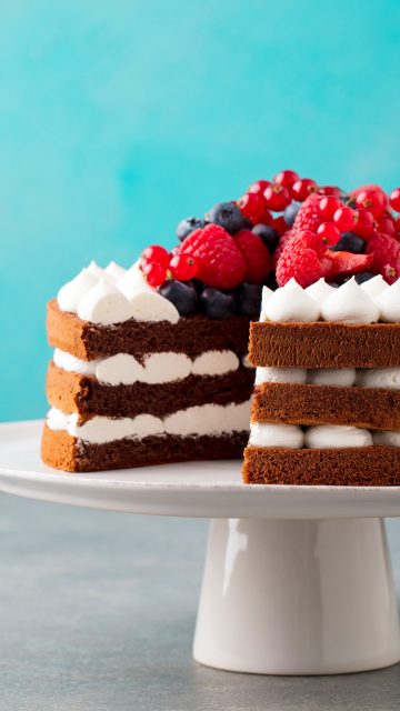 Una buena tarta empieza por una buena base 🎂Nuestras planchas de bizcocho son tiernas y esponjosas, perfectas para preparar tartas, brazos y piononos. Listas para enrollar, calar y convertirlas en la receta que tengas en mente.Tú pones la creatividad, nosotros la base 😉#labasedelapasteleria #planchasdebizcocho #bizcocho #reposteria #pasteleria #tartas