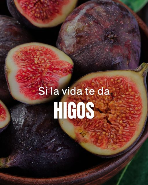 Higos + frutos rojos + crema pastelera + chocolate + nuestro bizcocho genovés de chocolate. 🍫🍓Con estos ingredientes solo podía salir algo así. 👀¿Te animas a probar esta combinación?#labasedelapasteleria #bizcochogenoves #chocolate #frutosrojos #higos