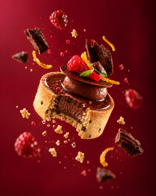 Chocolate, frambuesa y un poco de creatividad. El resultado habla por sí solo. 🤤¿Quién se pediría el primer bocado?#labasedelapasteleria #pasteleria #chocolate #reposteria #postres
